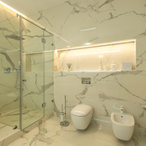 Jak wywiercić dziurę w płytce gresowej, żeby nie pękła?