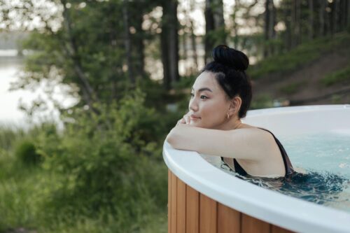 Dlaczego warto zainwestować w jacuzzi w ogrodzie i ile to kosztuje?