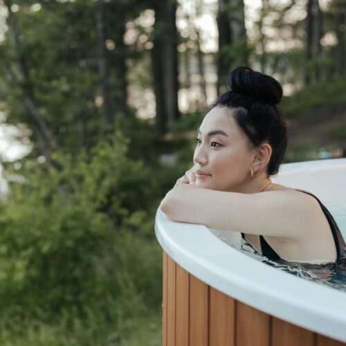 Dlaczego warto zainwestować w jacuzzi w ogrodzie i ile to kosztuje?
