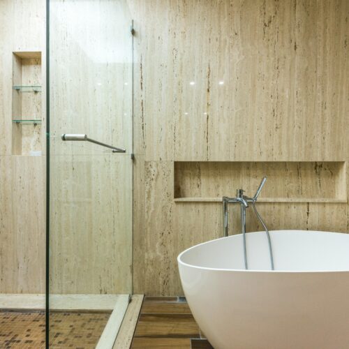 Kąpiel w wannie czy prysznic? Sprawdź, co jest lepsze dla twojego zdrowia